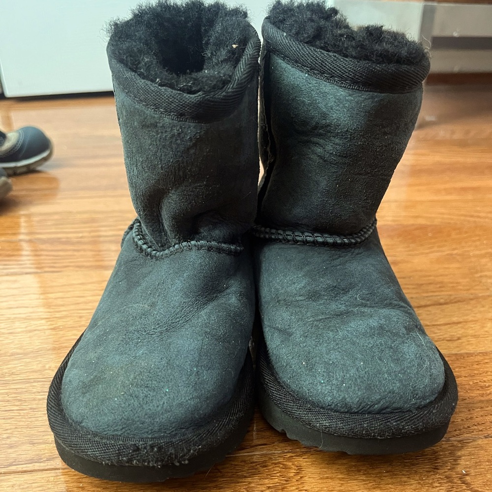 Black size 8 toddler ugg boots